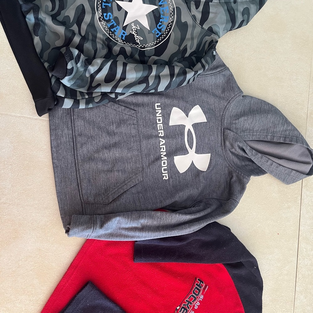 Lot of hoodies/sweater - boys